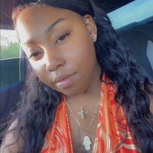 Meet your Posher, Iesha